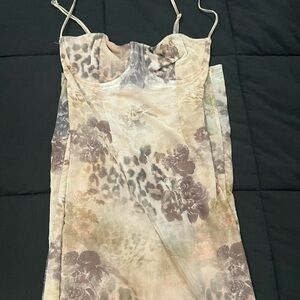 Neutral floral tone “Aiza “ dress , double lined only worn once 🤍